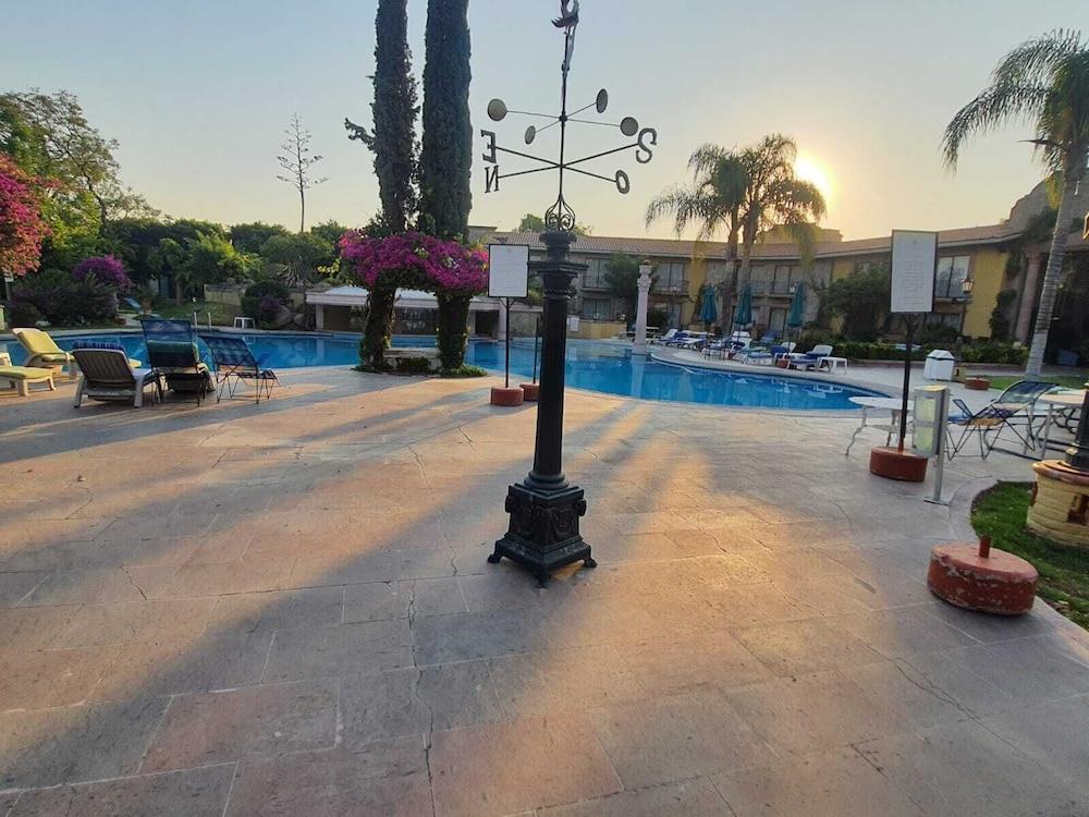 Gran Hotel Hacienda De La Noria Агуаскалиентес Екстериор снимка The pool at the hotel